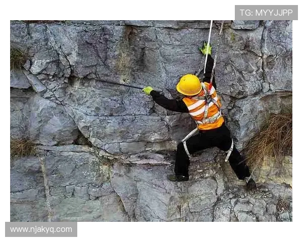 上海攀岩队防守策略解析：攀岩热点背后的战术思考与实践