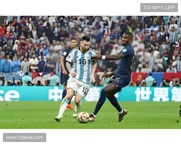 《世界杯历史上的传奇瞬间与精彩赛事回顾：足球世界的巅峰对决》